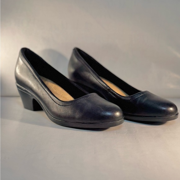 Clarks Shoes - Clarks Black Pumps | Size 7.5 | Like New Condition